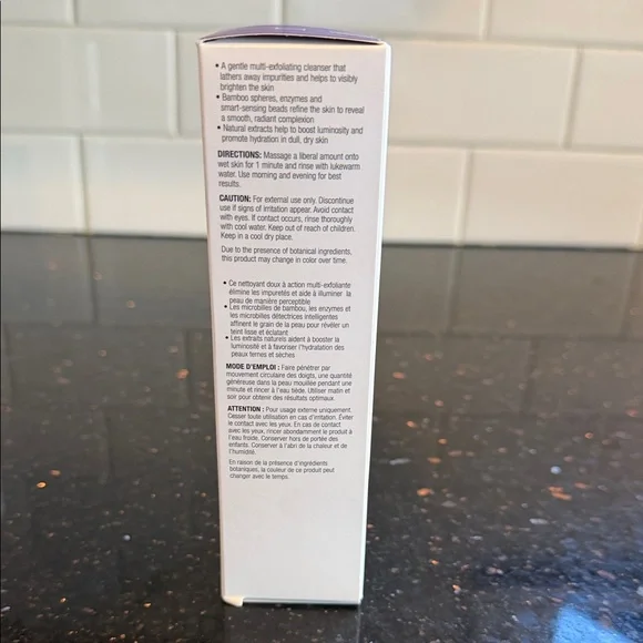 Image Skincare Iluma Intense Brightening Exfoliating Cleanser - White and Purple - Picture 4 of 4